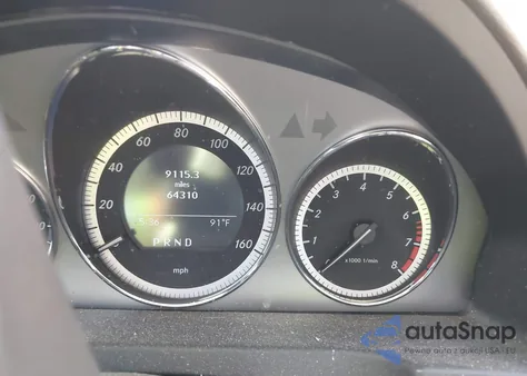 2010 Mercedes-Benz C 300 Luxury/Sport z USA, uszkodzony, nr VIN WDDGF5EB0AR124440